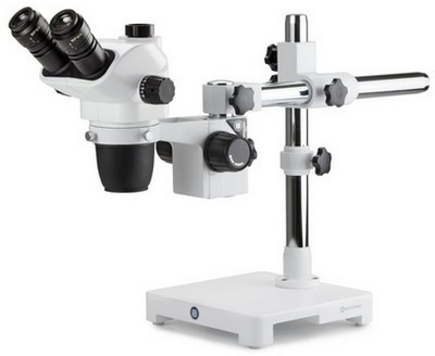 Euromex trinokulares Zoom-Stereomikroskop NexiusZoom EVO 6.5-55x mit Universalstativ ohne Beleuchtung.