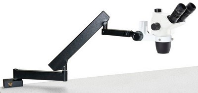 Euromex trinokulares Zoom-Stereomikroskop NexiusZoom 6,7-45x mit artikulierten Armstativ und Tischklemme.