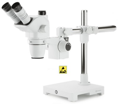 Euromex trinokulares Zoom-Stereomikroskop NexiusZoom 6,7-45x mit einarmigen Schwenkarmstativ ohne Beleuchtung. Antistatische ESD Version.