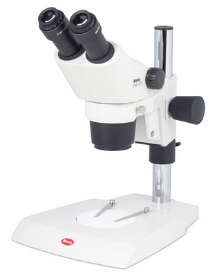 Motic SMZ171BP Zoom-Stereomikroskop 7,5-50x mit Auflichtstativ mit breiter Grundplatte ohne Beleuchtung.